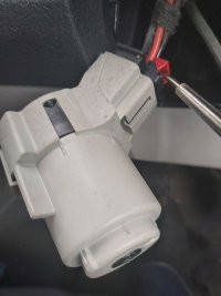 Unplugging the electrical connector from the VW Transporter ignition switch, essential step for key system repair