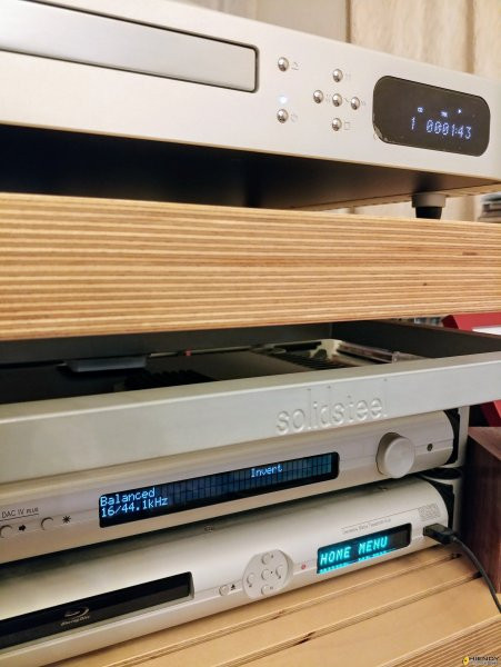 MSB Select Transport and UMT Plus on a HiFi rack