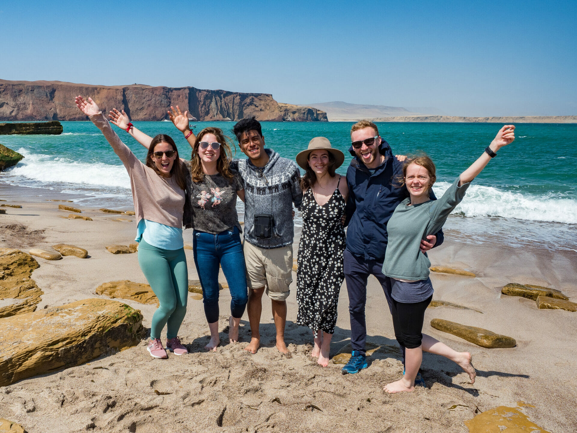 Friends Met on Peru Hop