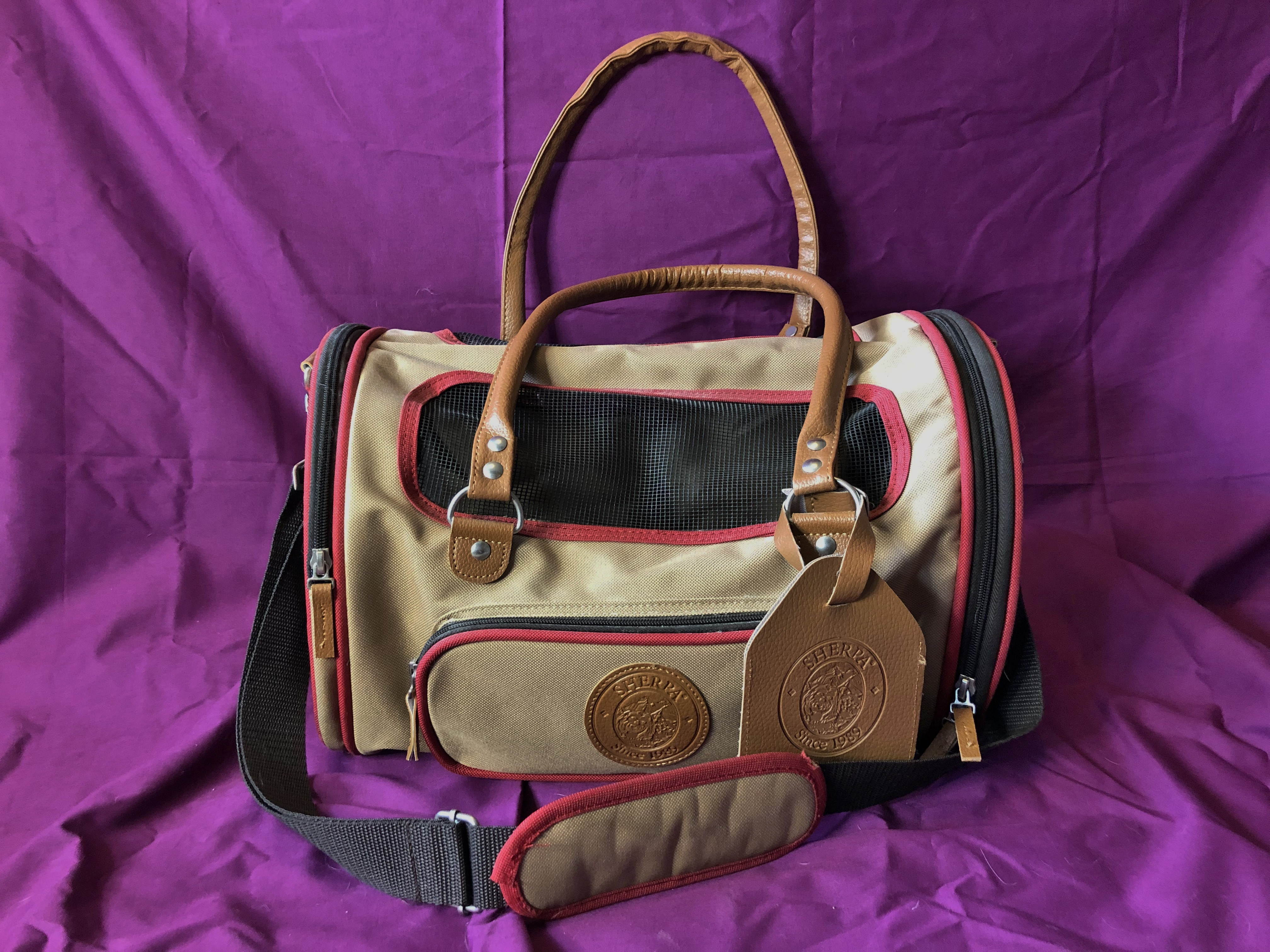 Soft sided pet carrier